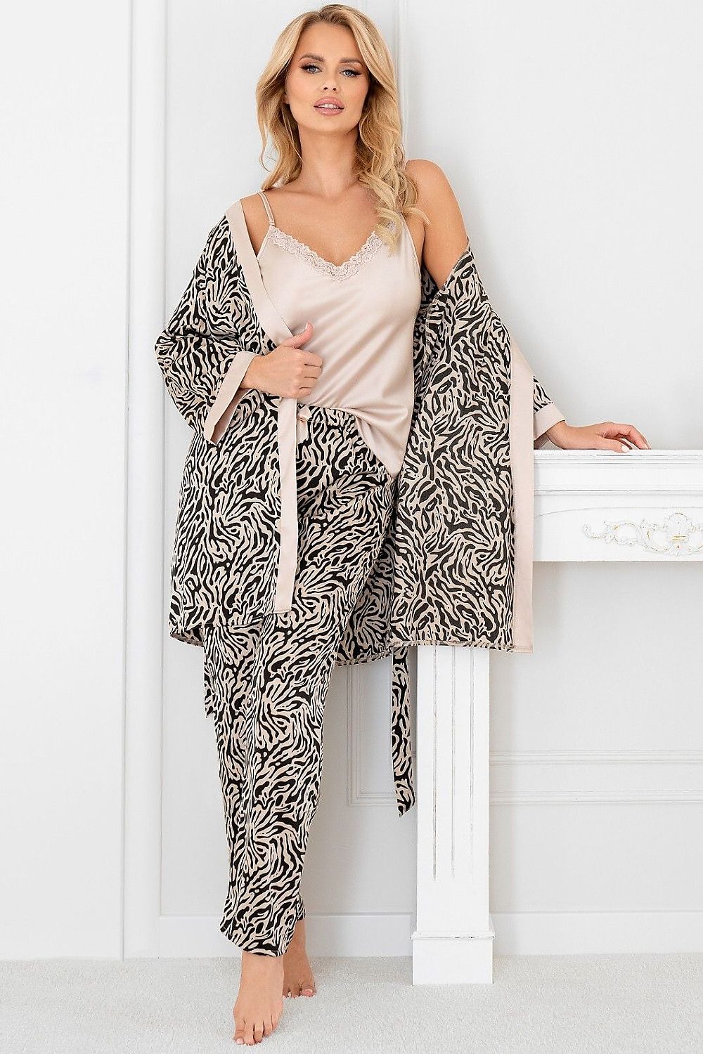  Trumpas chalatas model 215549 Donna 